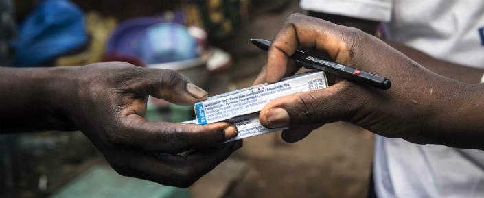 Unsere Teams haben innerhalb von vier Tagen Anti-Malaria-Medikamente an 1,5 Millionen Menschen verteilt. Das Präparat wird sowohl zur Vorbeugung als auch zur Behandlung von Malaria eingesetzt.