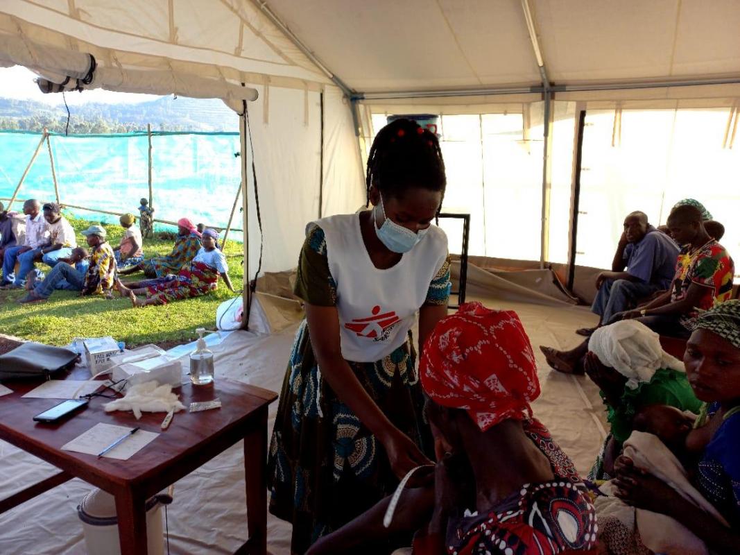 MSF provides assistance to 18,000 Congolese refugees in Nyakabande holding camp