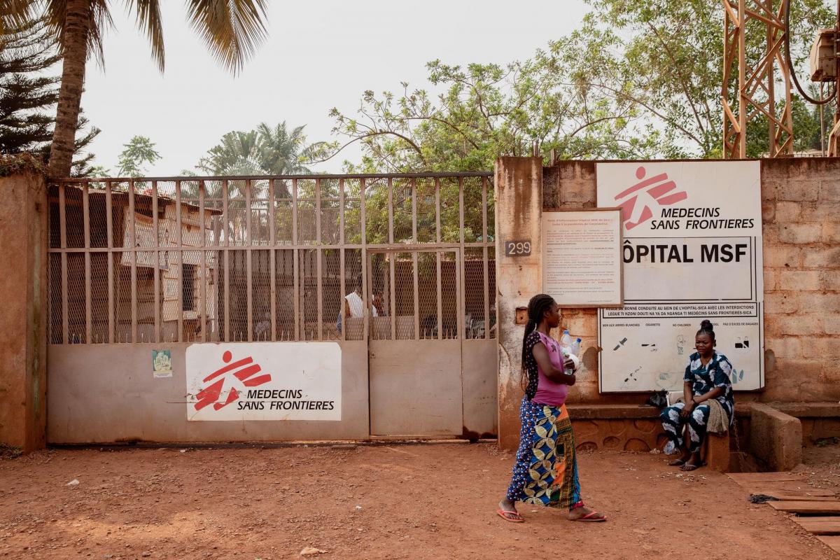 The journey of a wounded woman at MSF'SICA hospital in Bangui