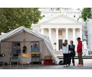 Eröffnung der Ausstellung "Ärzte ohne Grenzen hautnah"