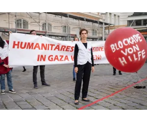 Fotoaktion "Rote Linie", 28. Mai 2025