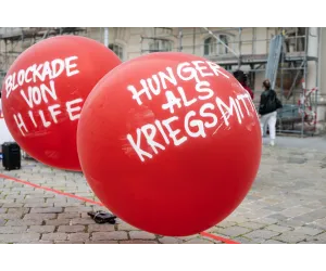 Fotoaktion "Rote Linie", 28. Mai 2025