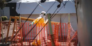 Ebola Ausbruch in der DR Kongo - Einsatz von Ärzte ohne Grenzen - Eintritt in die Hochsicherheitszone