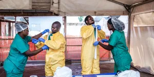 Ebola Ausbruch in der DR Kongo - Einsatz von Ärzte ohne Grenzen - Teamarbeit von Anfang an