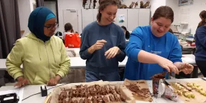 Weihnachtsmarkt Spende der 7. Klassen