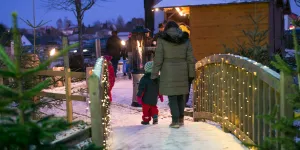 Bild von Besucher:innen des Pramtaler Advent