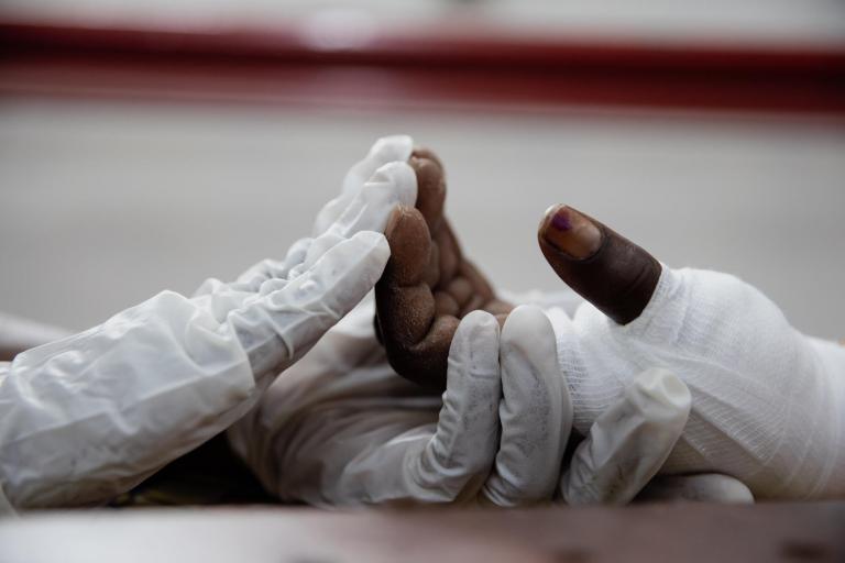 The journey of a wounded woman at MSF'SICA hospital in Bangui