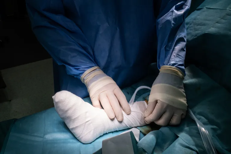 Treating child injuries in blockaded Gaza 07