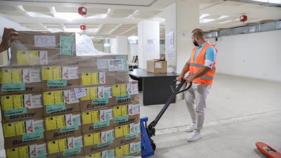 Im Lager in Beirut werden Cholera-Impfstoffe für den Transport hergerichtet.