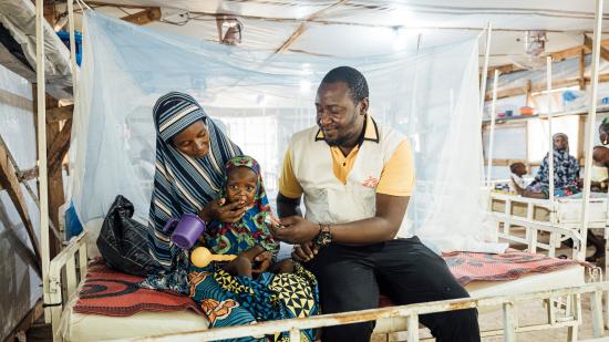 Treating malnutrition in Magaria hopsital, Niger