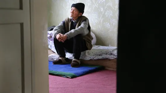 Kirgisistan ist noch immer eines der Länder mit der höchsten TB-Ansteckungsrate weltweit. Ärzte ohne Grenzen führt seit 2012 ein Projekt gegen multiresistente Tuberkulose im Süden des Landes durch - mit Foto-Sildeshow. 