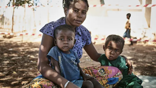 Madagaskar, Mutter mit Kindern