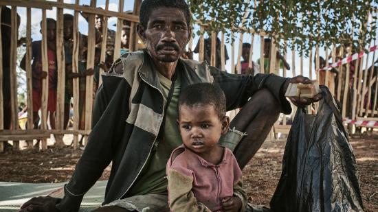 Madagaskar, Vater mit Kind