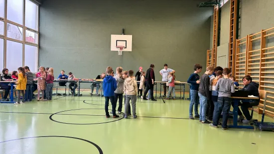 Mittelschule Hörsching Spielzeugflohmarkt