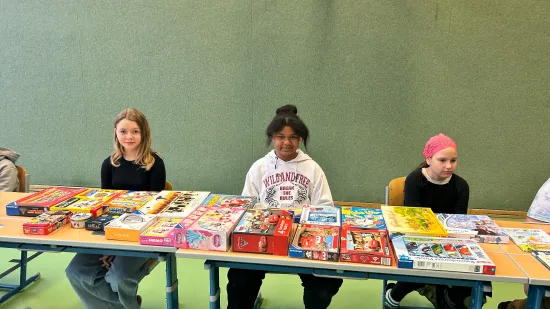 Mittelschule Hörsching Spielzeugflohmarkt