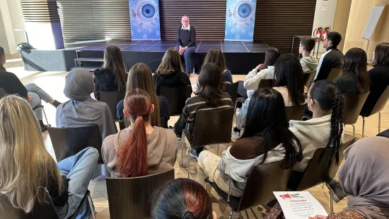 Interessierte Schüler:innen der HAK 2 Wels