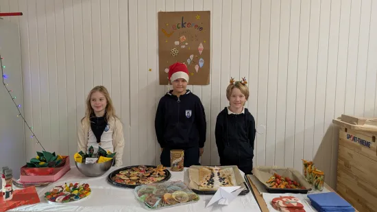 Gebackene Kekse der Foxhill Bilingual Internation School
