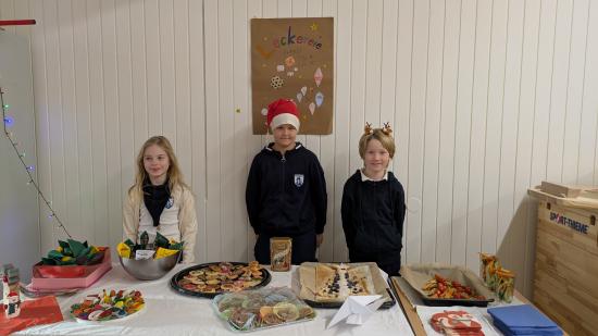 Gebackene Kekse der Foxhill Bilingual Internation School
