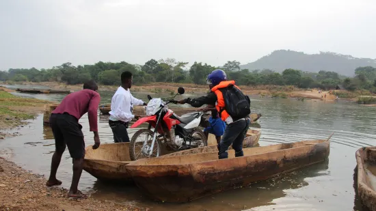 Egal wie abgelegen ein Dorf ist: Kein Weg ist unseren mobilen Teams zu lang.