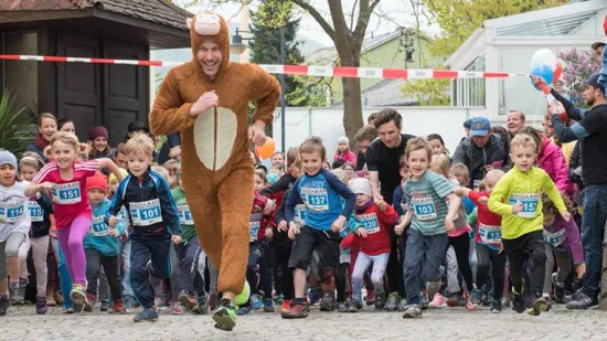 Jugend läuft beim Magdaman  2017 in Linz.
