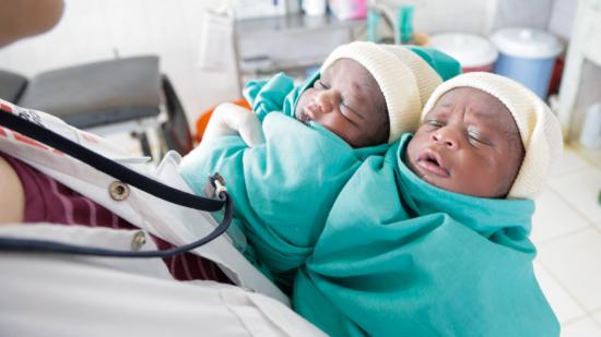 Zwillingsgeburt in unserer Klinik im Südsudan