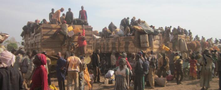 Zehntausende Menschen sind vor der Gewalt in der Zentralafrikanischen Republik in den südlichen Tschad geflohen.