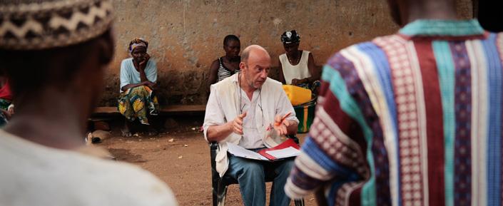 Epidemiologe Michel Van Herp erklärt Ebola und wie man sich vor einer Ansteckung schützt.