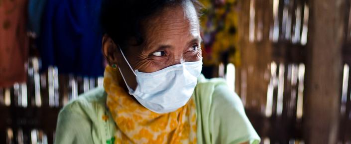 Indien 2012 Tuberkulose-Patientin mit Schutzmaske
