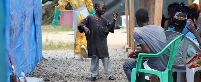 Liberia MSB12552 Zinggl web Mamadee hat das Virus besiegt, doch Ebola bezwingt viel zu viele andere.