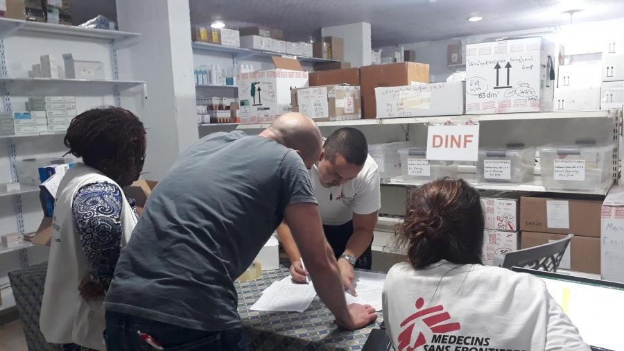 Ein Team von Ärzte ohne Grenzen bereitet Hilfsgüter-Spenden für Krankenhäuser in Gaza vor, 8. Oktober 2023
