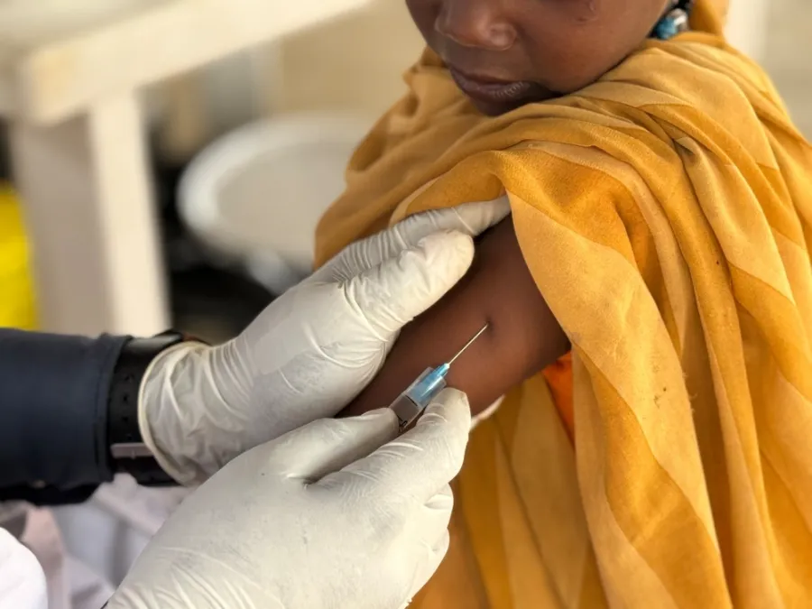Measles vaccination in Adré