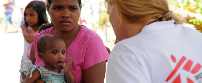 Bernadina mit ihrem jüngsten Kind (C) Florian Lems/MSF