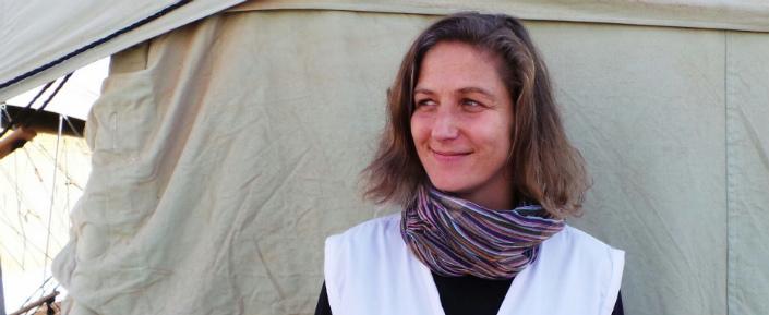 Psychologin Charlotte Yence in einem Zeltlager für syrische Flüchtlinge im Irak.