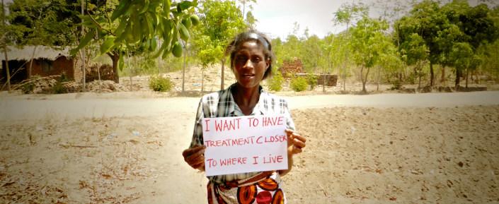 "Ich will meine Behandlung näher an meinem Zuhause", so Fanny Mkqepu im Bezirk Thyolo in Malawi. Sie ist seit 2012 Mitglied einer HIV-Selbsthilfegruppe.