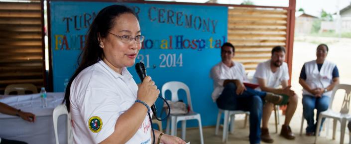 Die Übergabe-Zeremonie des neuen provisorischen Krankenhauses in Guiuan.