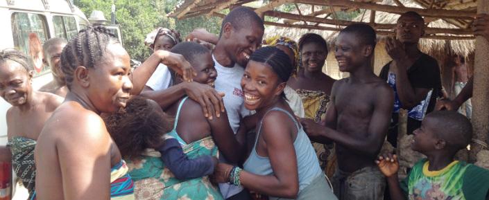 SL Ebola MSB15734 Esmeede Jong web Ein Ebola-Überlebender bei seiner Heimkehr.