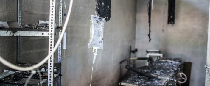 SS Leer MSB7137 Michael Goldfarb web Der Operationssaal der Klinik von Ärzte ohne Grenzen in Leer, Südsudan, wurde Anfang 2014 zerstört.