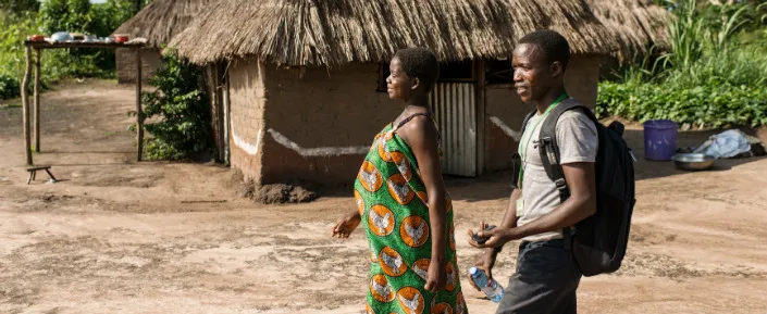 Das Team von Ärzte ohne Grenzen, das für die Gesundheitsaufklärung der Bevölkerung zuständig ist, reist in die Dörfer im Gebiet um Yambio.