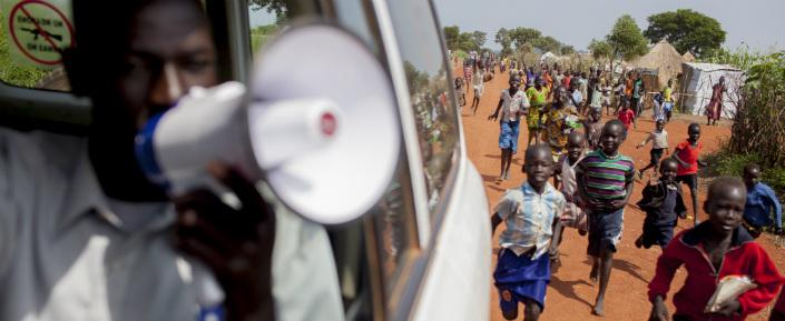 Im Juli 2014 starteten die Teams von Ärzte ohne Grenzen die erste von drei Massenimpfkampagnen im Bezirk Adjumani im nördlichen Uganda, um Kinder vor tödlichen Atemwegserkrankungen zu schützen.