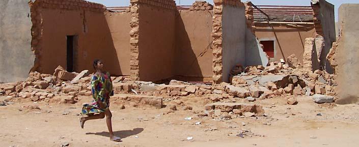 Zerstörtes Haus in Agadez