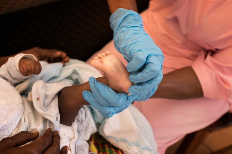 Treating HIV and AIDS in Conakry