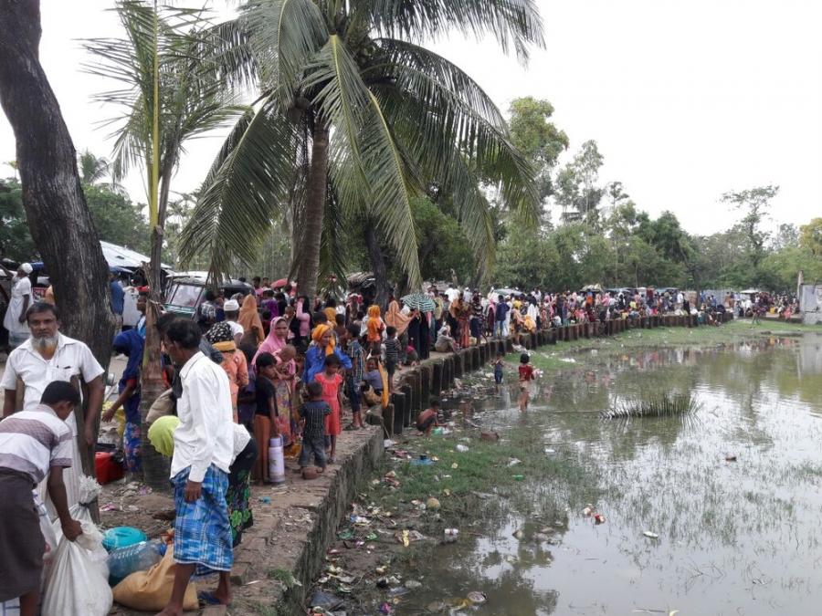 Refugees Fleeing into Bangladesh