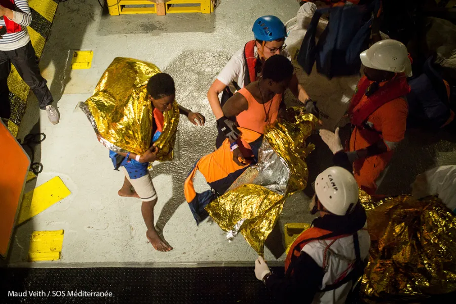 Transfer to the Aquarius of 248 passengers from the Diciotti (Wednesday November 1, 2 AM)