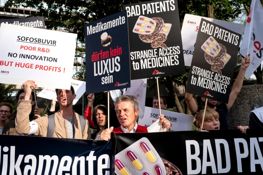 MSF protest against sofosbuvir patent in Munich