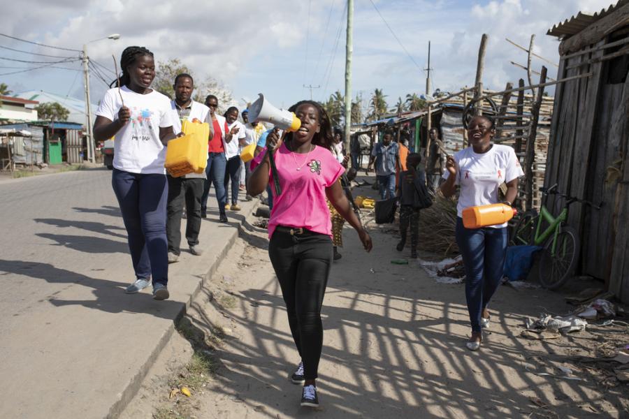 HP activities in Beira - Fighting Cholera with street theatre.