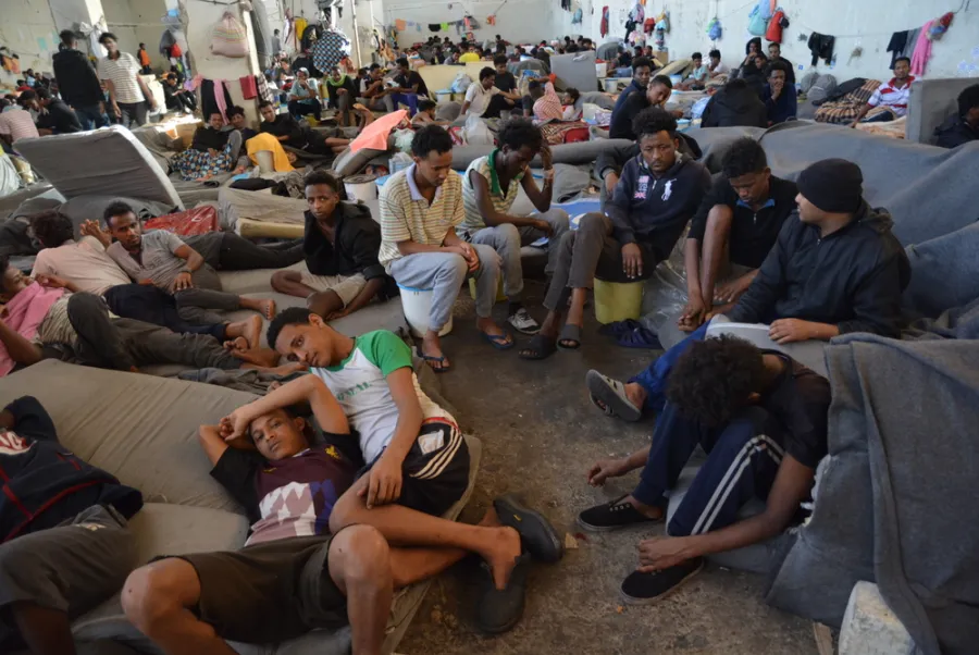 Migrants and refugees in Zintan and Gharyan detention centres in Libya