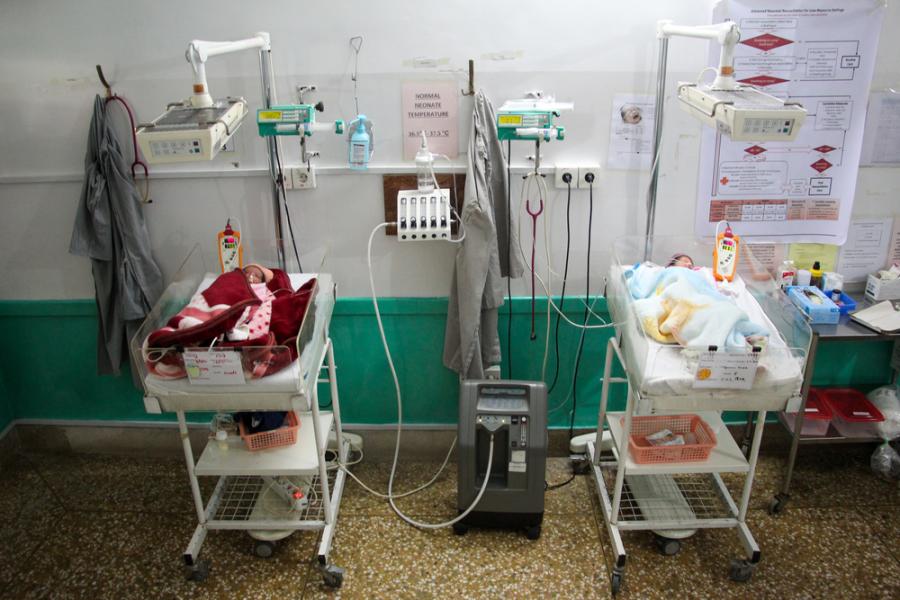 Die Neugeborenen Abteilung in der Klinik in Peshawar. 