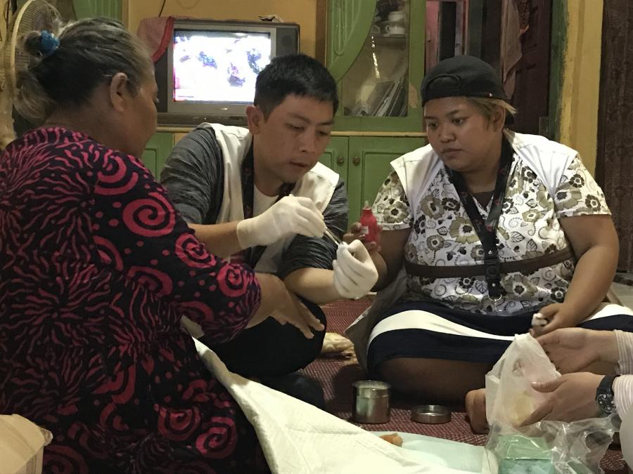 Die 30-jährige Mutter Elis hat den Tsunami in Indonesien überlebt. Hier erzählt sie, was ihre Familie am 22. Dezember erlebt hat.