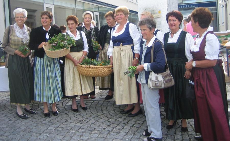 Goldhaubengruppe Haslach spendet für Ärzte ohne Grenzen