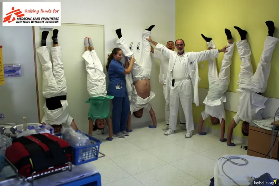 Handstände des begeisterten Teams der Neurologie in Hochzirl